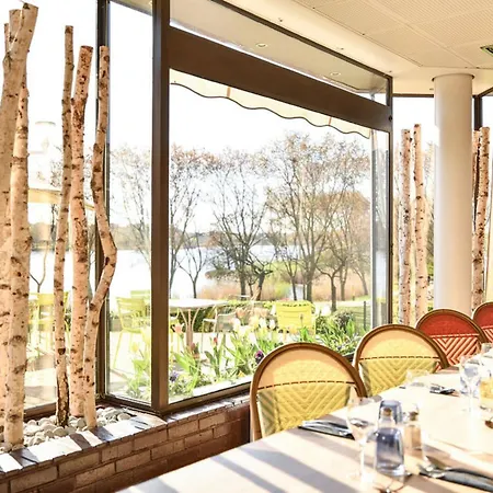 Novotel Paris Le