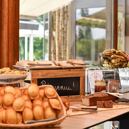 Novotel Paris Le Hotel 4*
