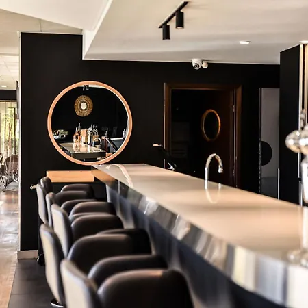 Novotel Paris Le 4*